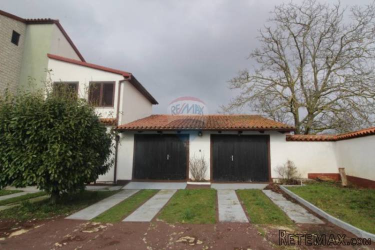 Samostojeća klasična kuća s velikom okućnicom - 3