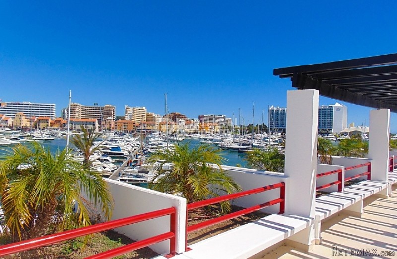 Luxury 4 Bed Apartment With Marina..
