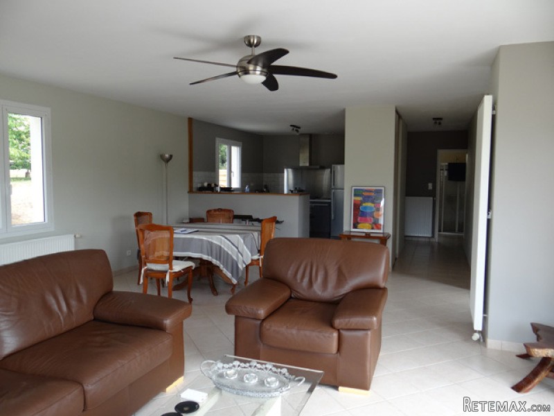 Single Storey House Of Three Bedrooms.. - 2