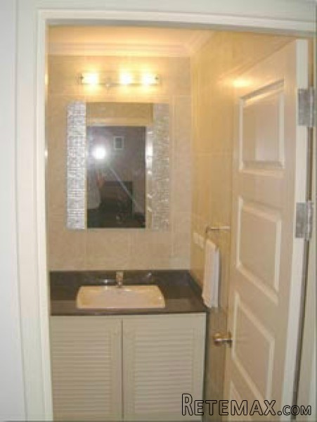 Lofty 2 Bedroom Apartment close to..