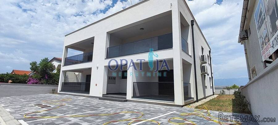 Vir,Nova zgrada sa četiri apartmana,400m do mora