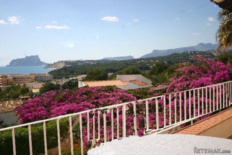 4 Bedrooms - Villa - For Sale - 2