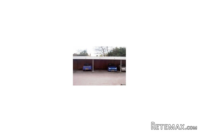 Flat/Apartment Studio Purpose Built To..