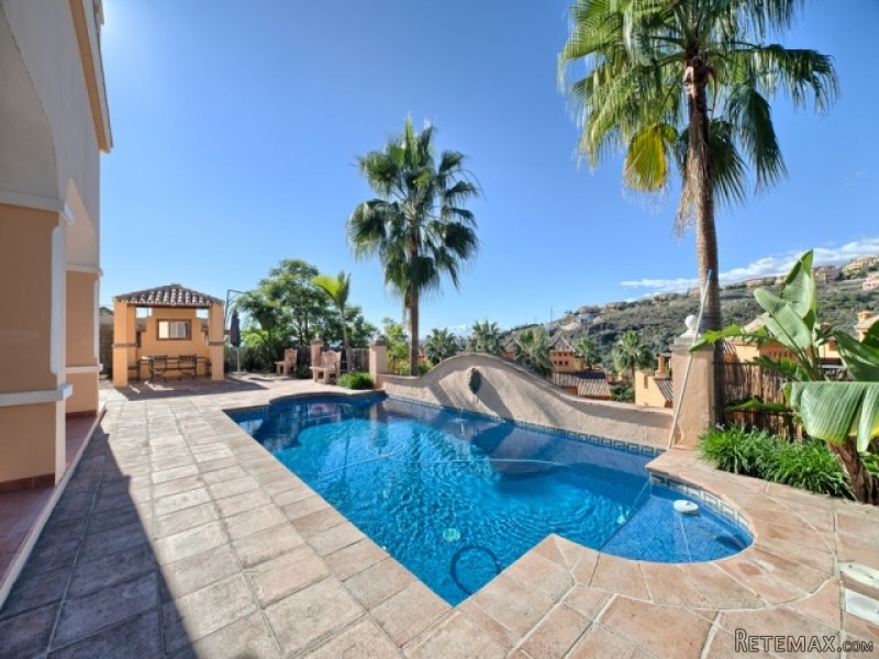 4 Bedroom Villa For Sale Situated In La.. - 2