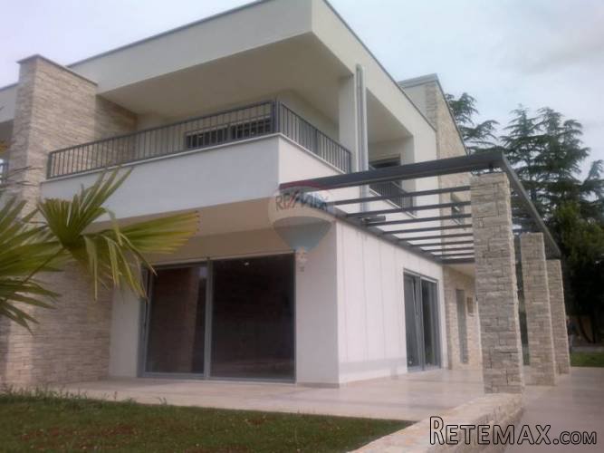 Istra, Savudrija,kuća u izgradnji 2.red od mora