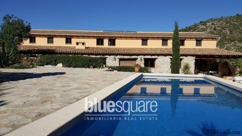 Fully restored 4/5 bedroom finca (old..