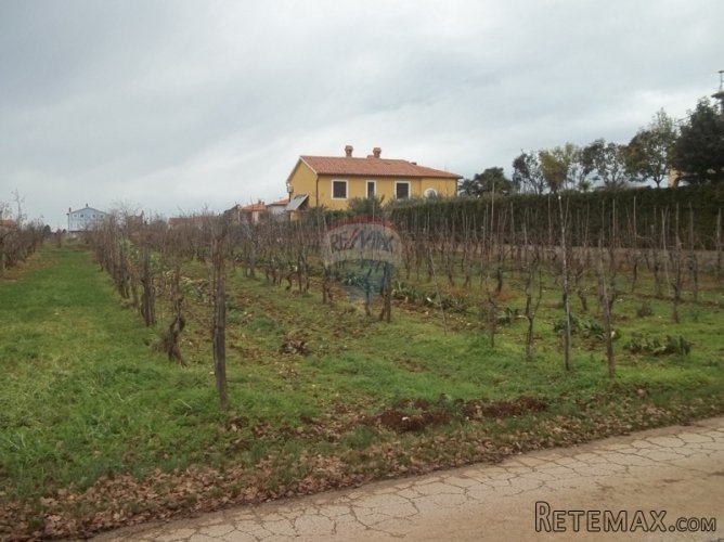 Građevinsko zemljište 7 km od Poreča i mora