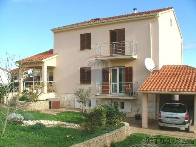 ISTRA,LIŽNJAN - SAMOSTOJEĆA KUĆA 800M OD MORA