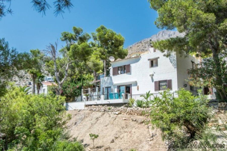 Beautiful Ibiza-style villa with spectacular views in..