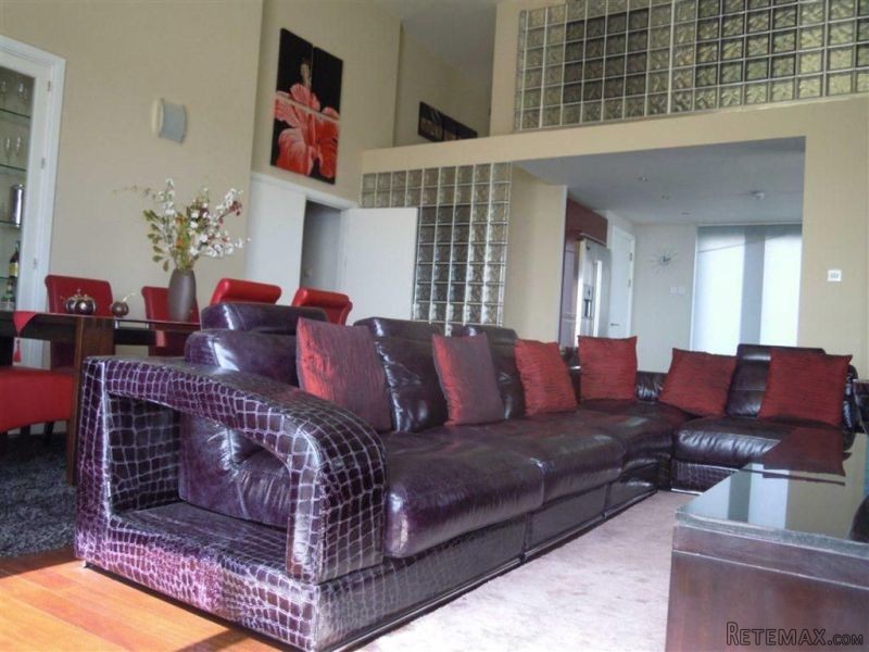 3 bed apartment in Filomena House