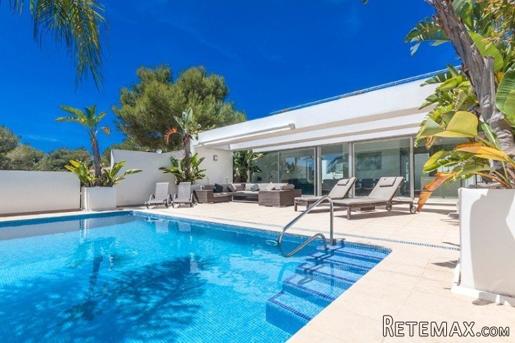 Amazing modern four bedroom villa for sale in Javea, your..