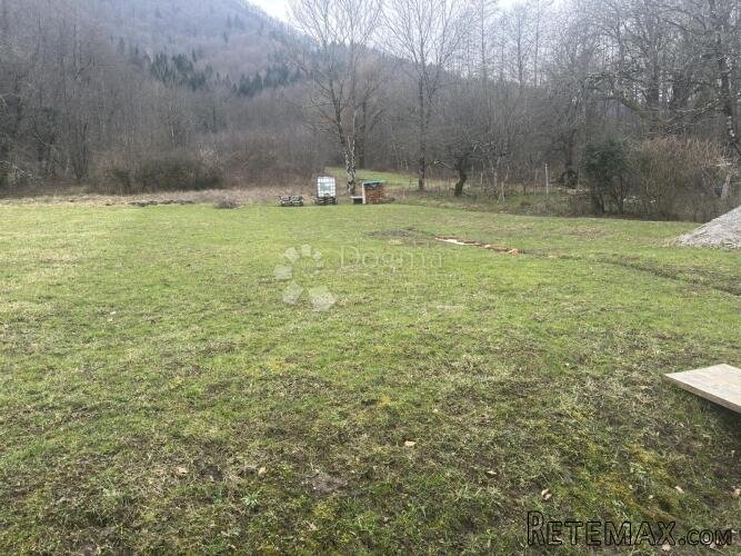 Građevinsko zemljište s projektom i dozvolom