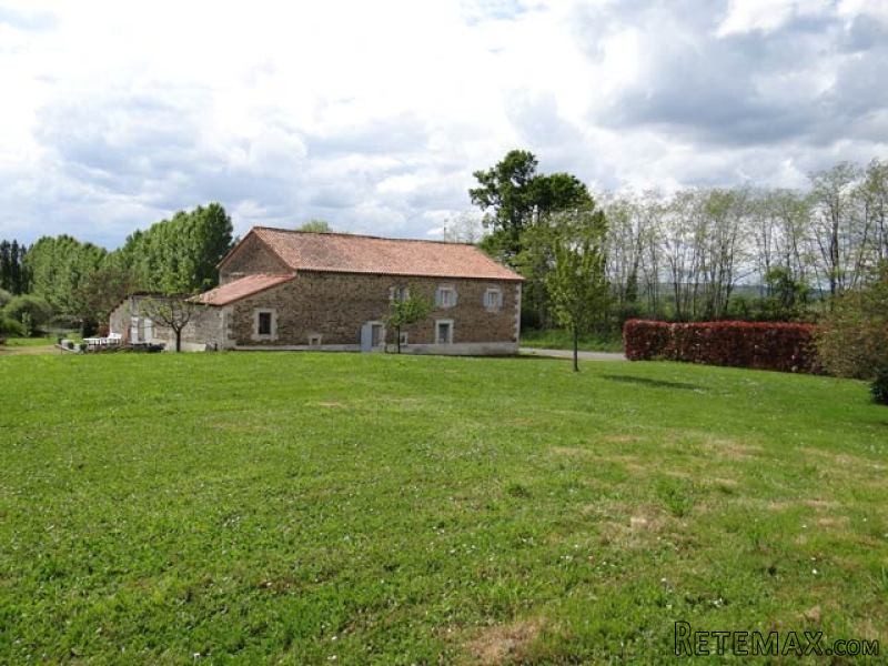 Renovated Farmhouse More Than 7 Acres.. - 2