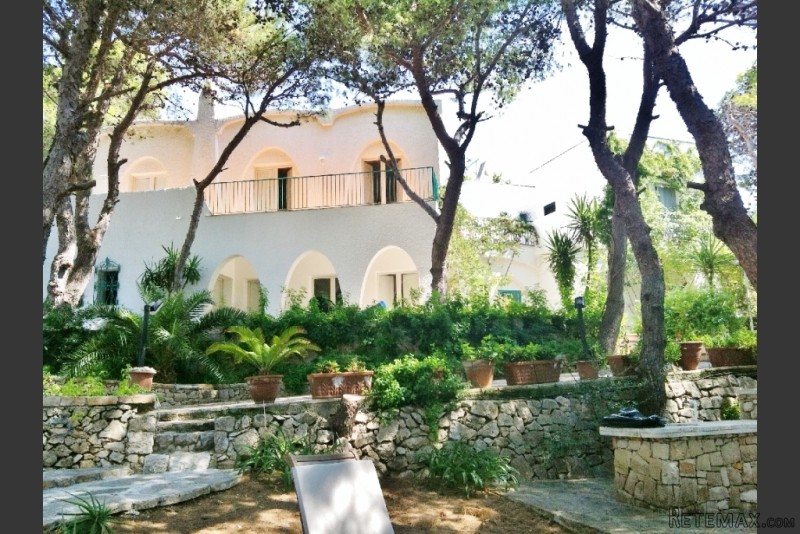 V000149, Beachfront Villa In Santa..