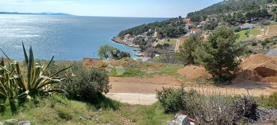 GRAĐEVINSKO ZEMLJIŠTE NA OTOKU BRAČU JUŽNA STRANA 1307M2 - 2