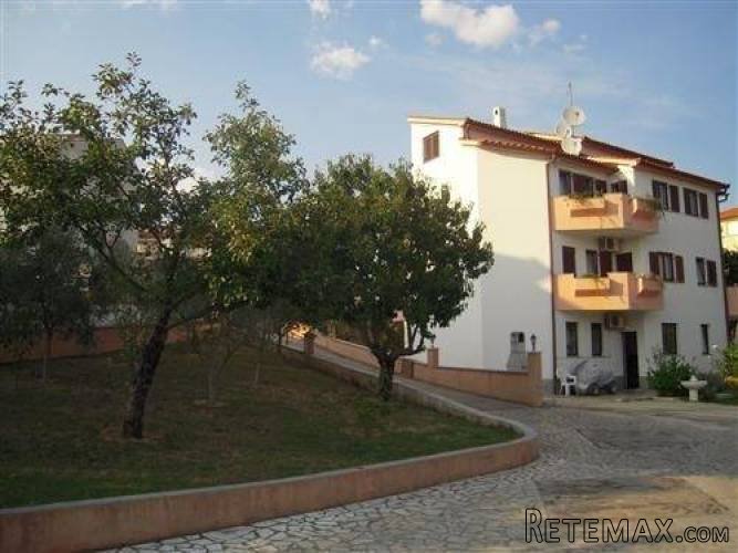 ISTRA - PULA: KUĆA SA 8 APARTMANA BLIZU MORA - 2