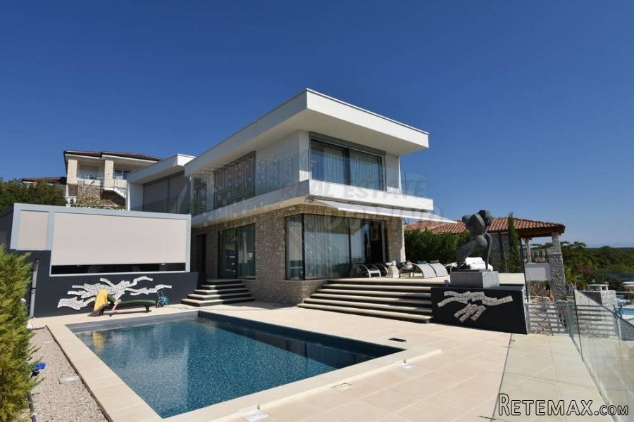 Jedinstvena Villa , samo u našoj ponudi! - 2