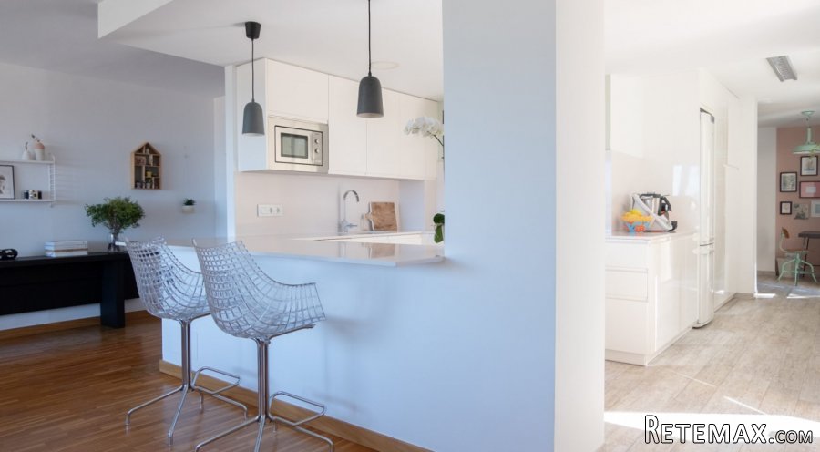 The property offers 125 m2 of living surface area has 3 b.. - 2