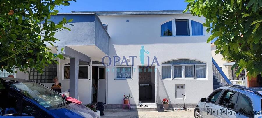 Vir, Kuća sa tri aprtmana, 350m do mora