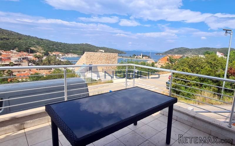 Vis, 3s apartman s terasom i pogledom na more - 2