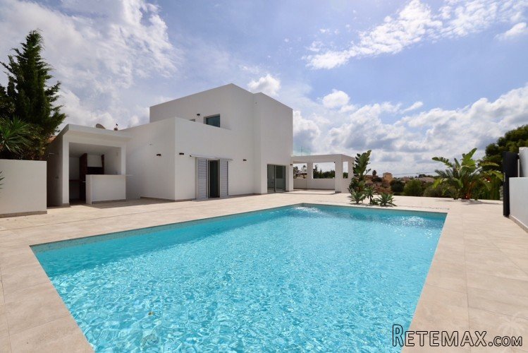 Modern villa for sale in Calpe with views to the Peñon de..