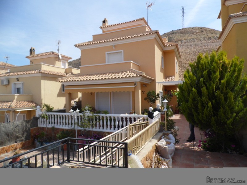 3 Bedrooms - Villa - Alicante - For Sale