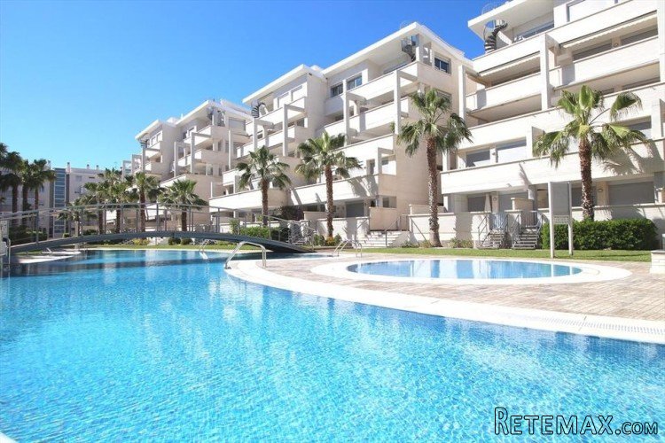 Fabulous penthouse for sale in a development on the edge of..