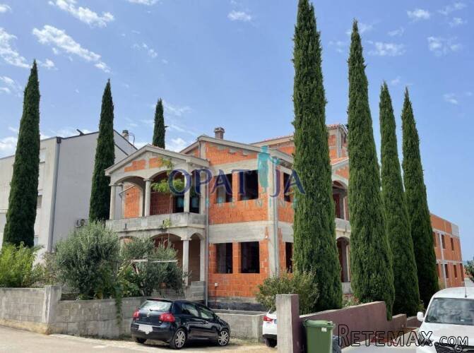 Zadar-Diklo, samostojeća kuca sa 6 apartmana nedovršena