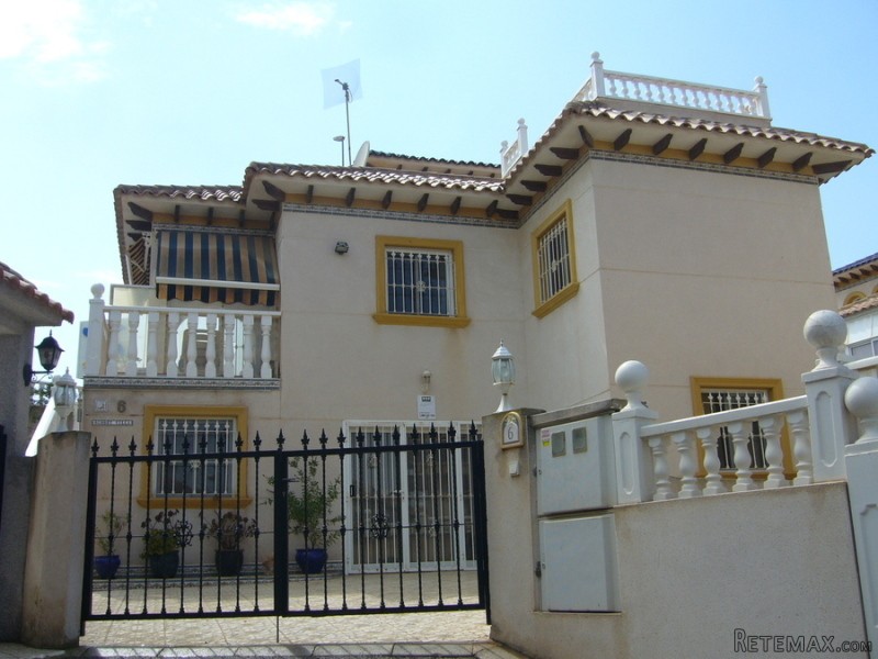 4 Bedrooms - Villa - Alicante - For Sale