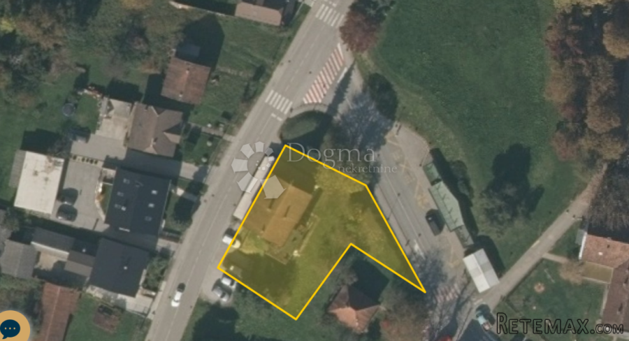 Poslovno stambena kuća u centru Križa s zemljištem 1200m2