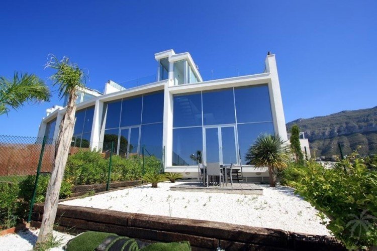 Spectacular and exclusive modern houses with community..