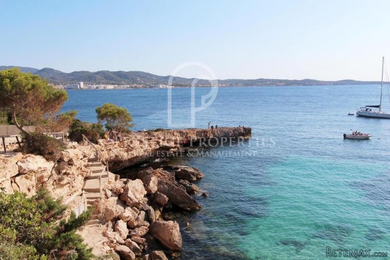 Beautiful apartment of 170 m2 located..