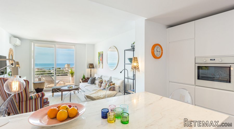 This property offers 90 m2 of living surface area, c.. - 2