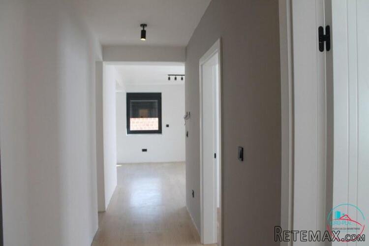 Trosoban stan Cazin centar 82.80 m2 - 26