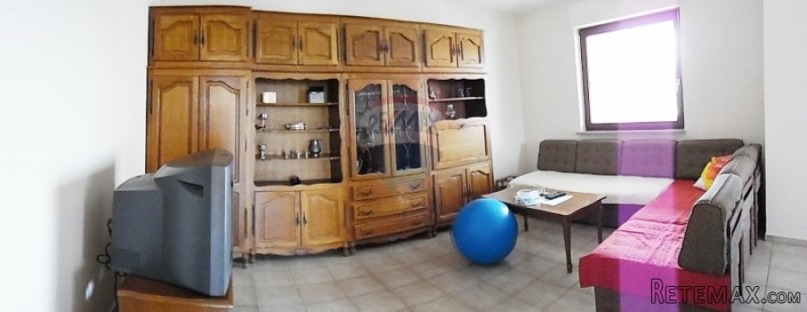 Istra,Pula kuća sa dva stana i okućnicom - 4
