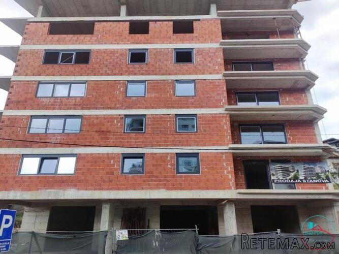 Trosoban stan Cazin centar 82.80 m2 - 4