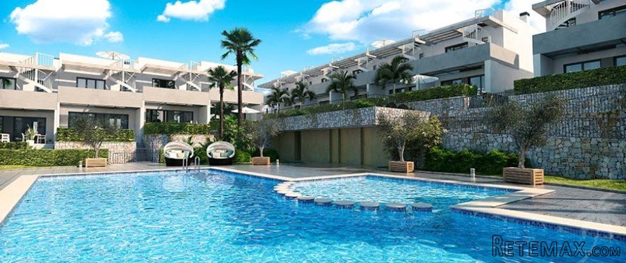 Beautiful new complex with terraced houses in the golf..