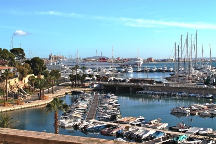 Luxurious 4 bedroom apartment in "Darsena Can Barbara"..