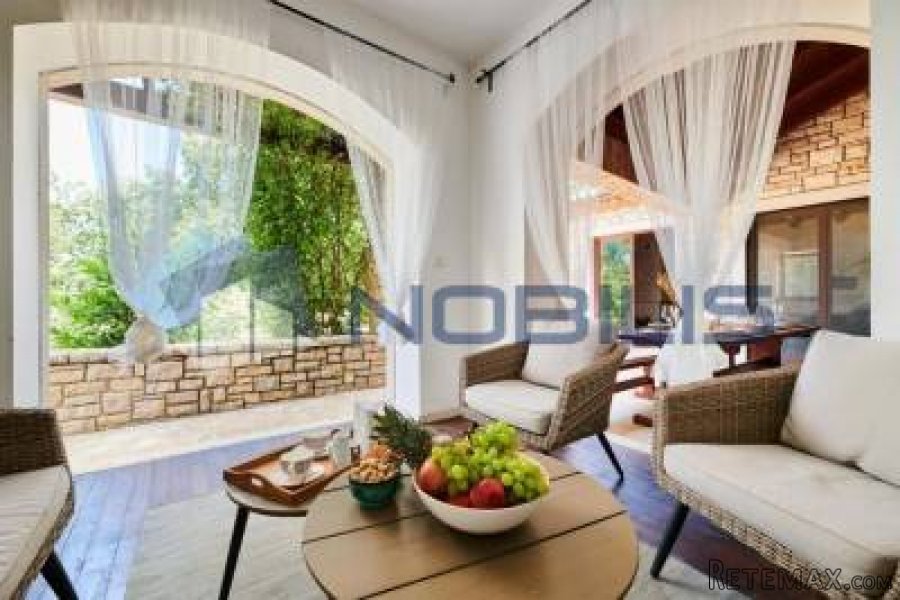 Buje, vila 250 m2 s vrtom 11000 m2 - 8