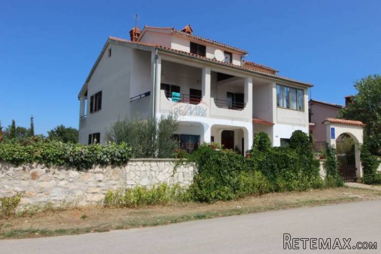 ISTRA, VINKURAN PRODAJE SE APARTMANSKA KUĆA-POSLOVNA PRLIKA