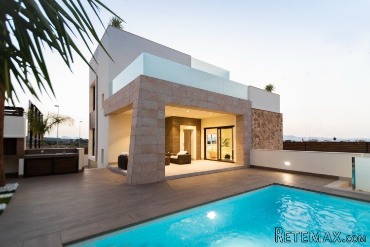 This beautiful new build project with spacious villas is..