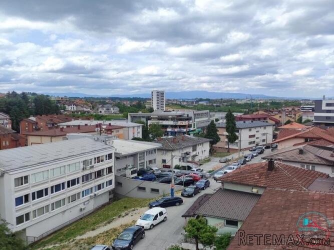 Trosoban stan Cazin centar 82.80 m2 - 8