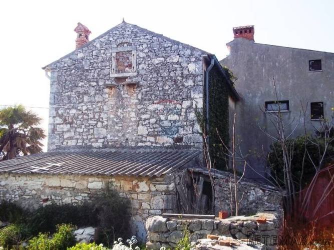 Istarska kuća za adaptaciju na parceli od 780 m2 - 2