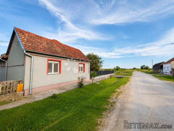 Kuća 166 m² + oranica 6.000 m² uz kuću