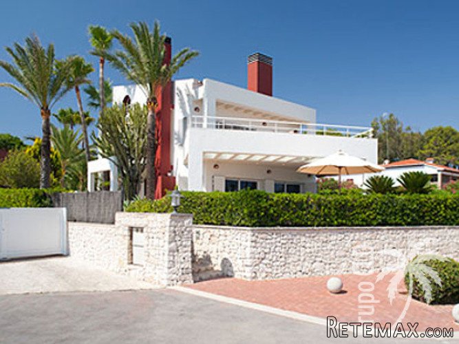 This truly paradisiacal property, in a spectacular location.. - 2
