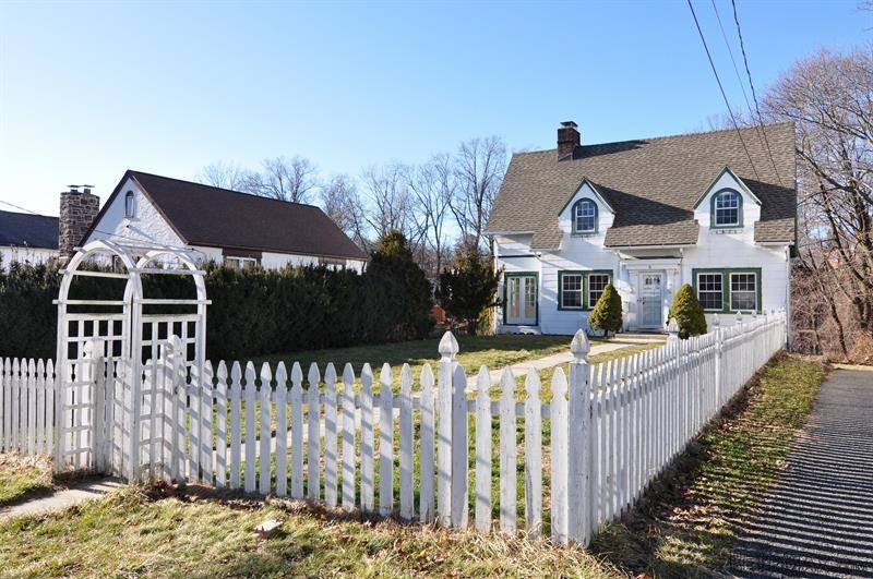 2 bedroom House For Sale: 5 Cowdrey..