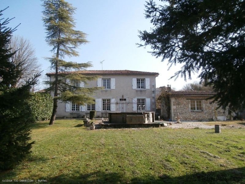 Large 6 Bedroom Townhouse