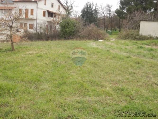 Građevinsko zemljište u Funtani 300 m od mora