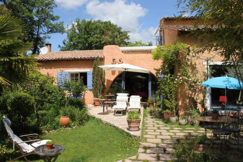 Well Renovated Villa With 2 Studios..