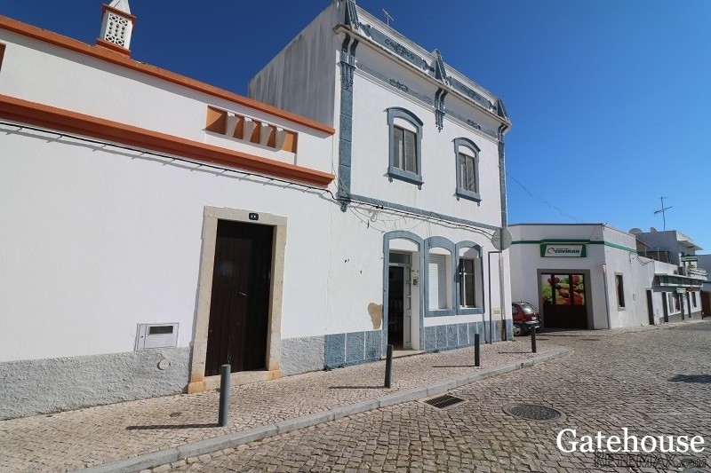 2 Beds Townhouse For Sale In.. - 2